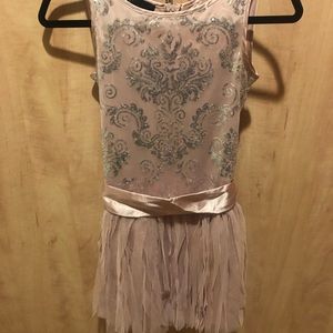 Pretty silk dress, golden with sequin.